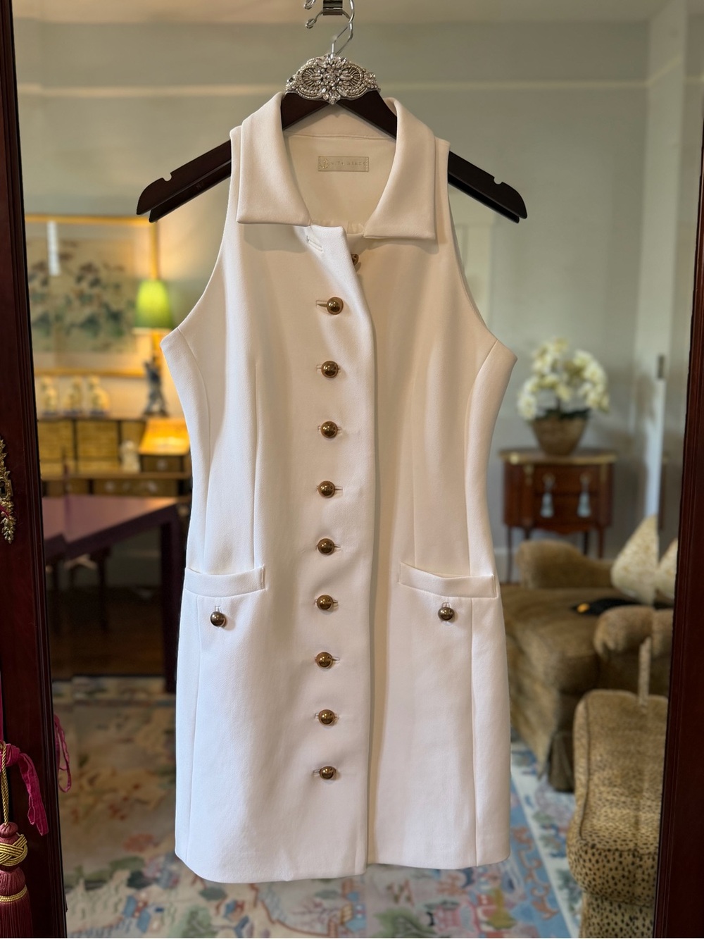 Classic Vita Grace Sleeveless White Shift Dress with Gold Buttons